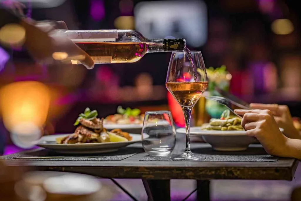 Dining & Amenities (New Section)